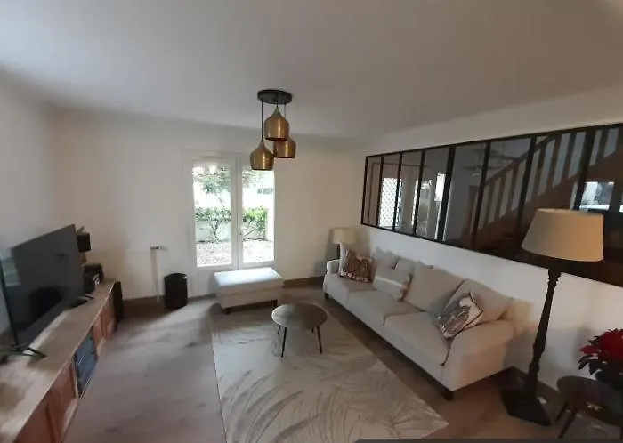 Maison Renovee Avec Jardin 2 2 Sdb Proche Centre 135m Villa *